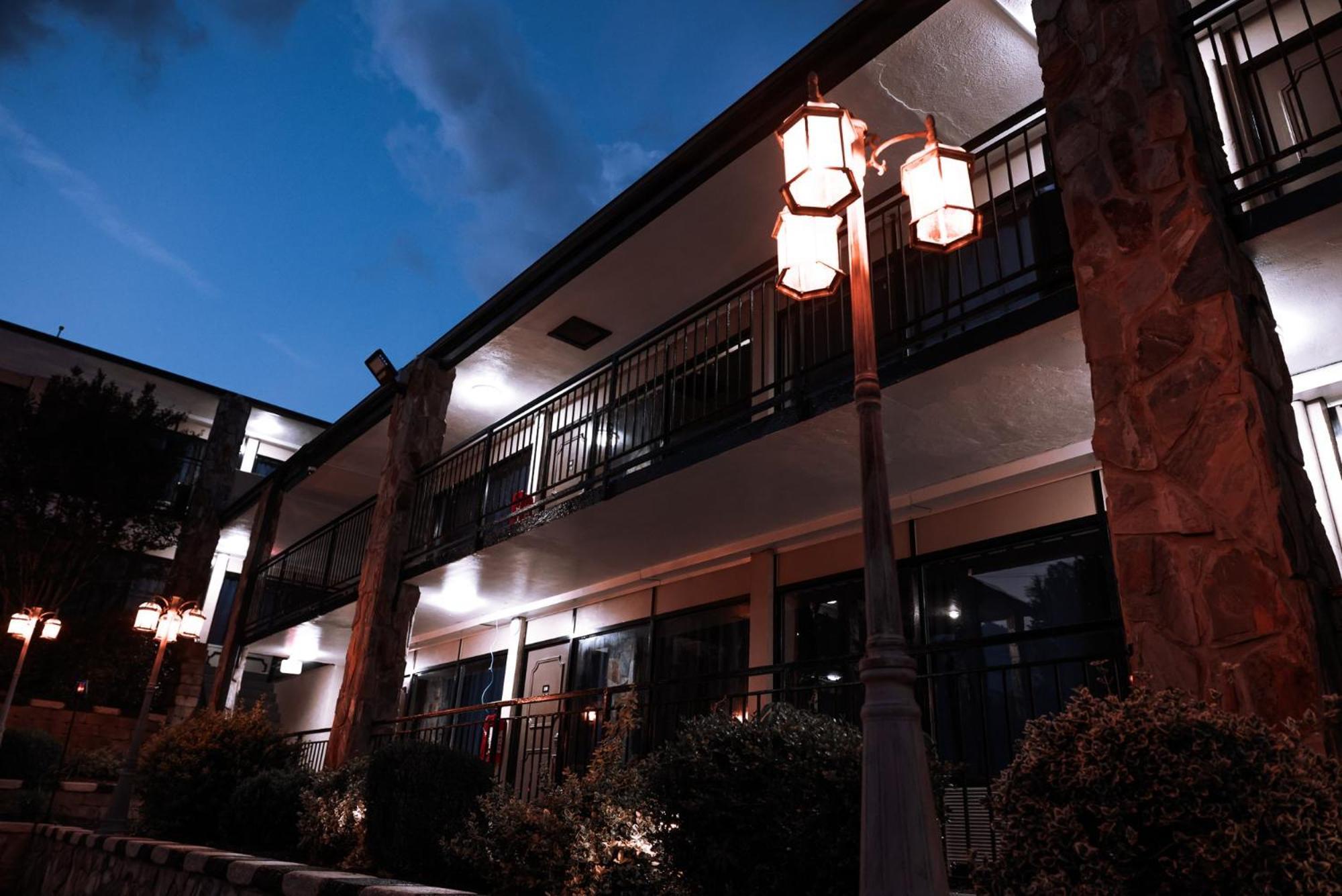 Riverside Inn & Suites By Oyo Danville Ceaser Casino Exterior foto